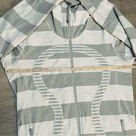 Lululemon In Stride White Silver Gray Bold Stripe Full Zip Jacket 8 - Picture 5 of 9